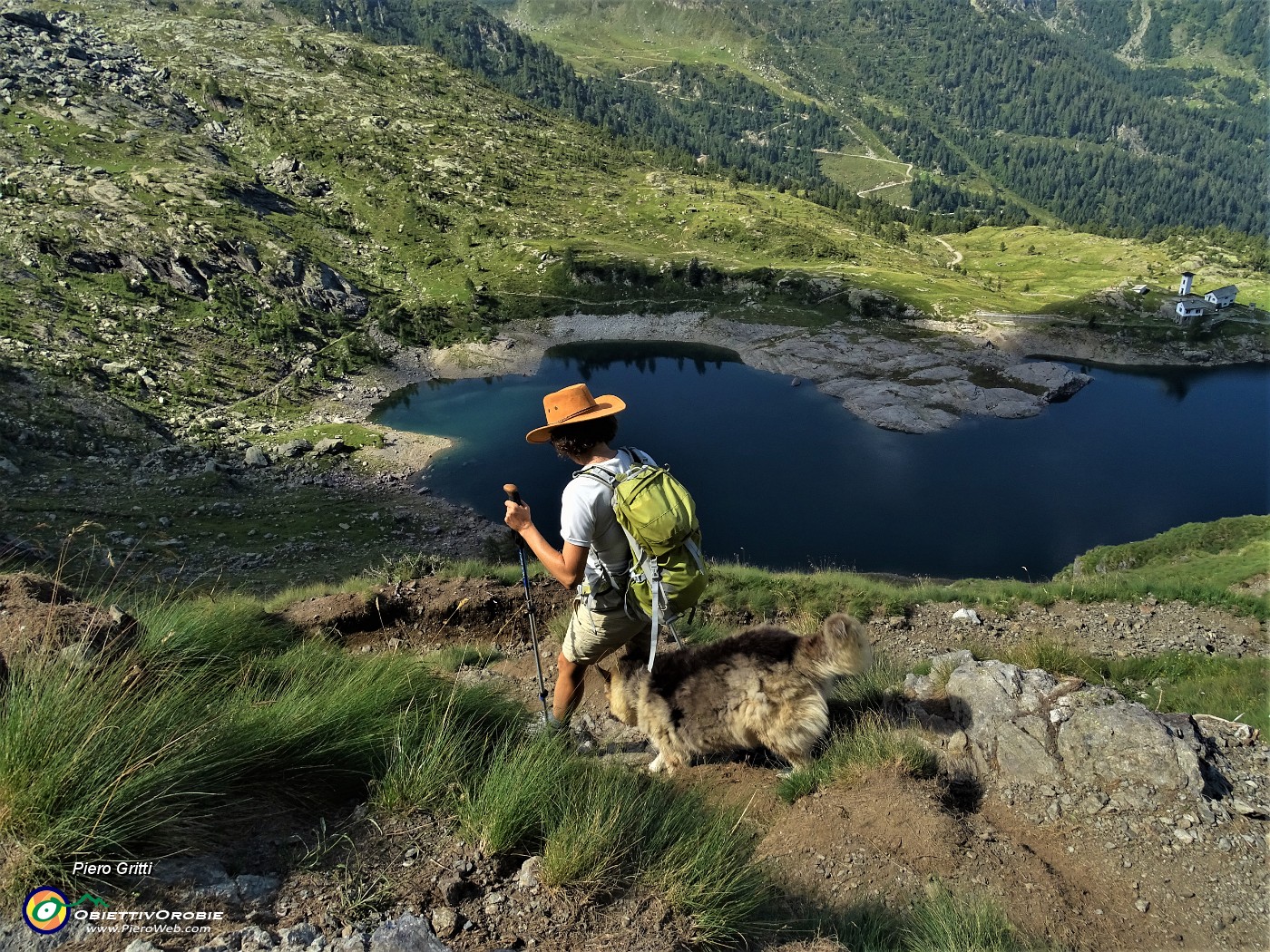 42 Ci abbassiamo al Lago del Pescegallo.JPG